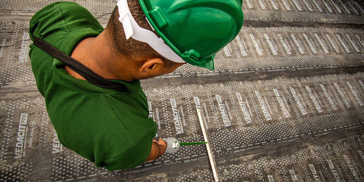 Construa com inteligência e garanta a segurança da sua obra com o Holiday Test. Este teste oferece a certeza de que a impermeabilização foi realizada corretamente, protegendo sua construção contra infiltrações e assegurando sua durabilidade ao longo dos anos. Confie na Holiday Detector e assegure a qualidade do seu projeto.